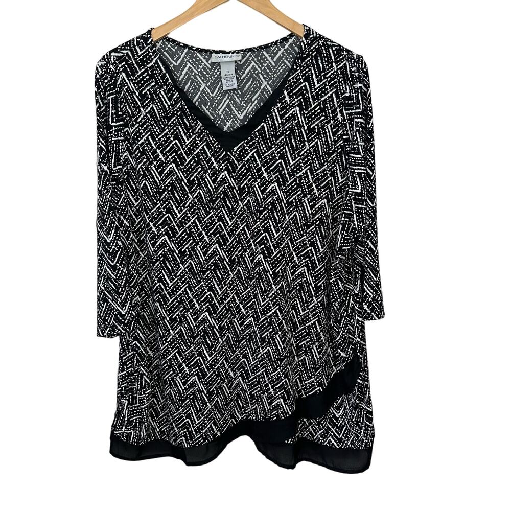 Catherines Layered Hem Top Womens 1X Black Geometric White V Neck 3/4 Sleeve
